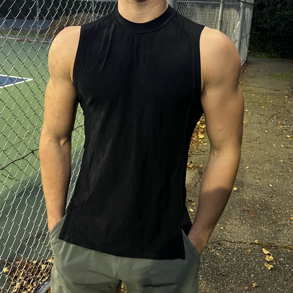 ALPHALETE MEN SLEEVELESS SPLIT END TANK TOP VEST T SHIRT ALL BLACK WORKOUT SPORT - Picture 16 of 16